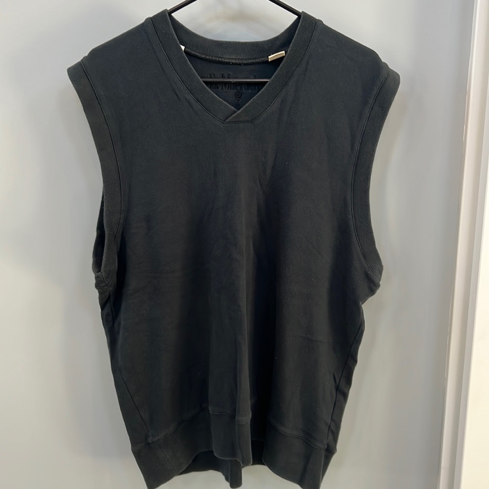 Black vest size large